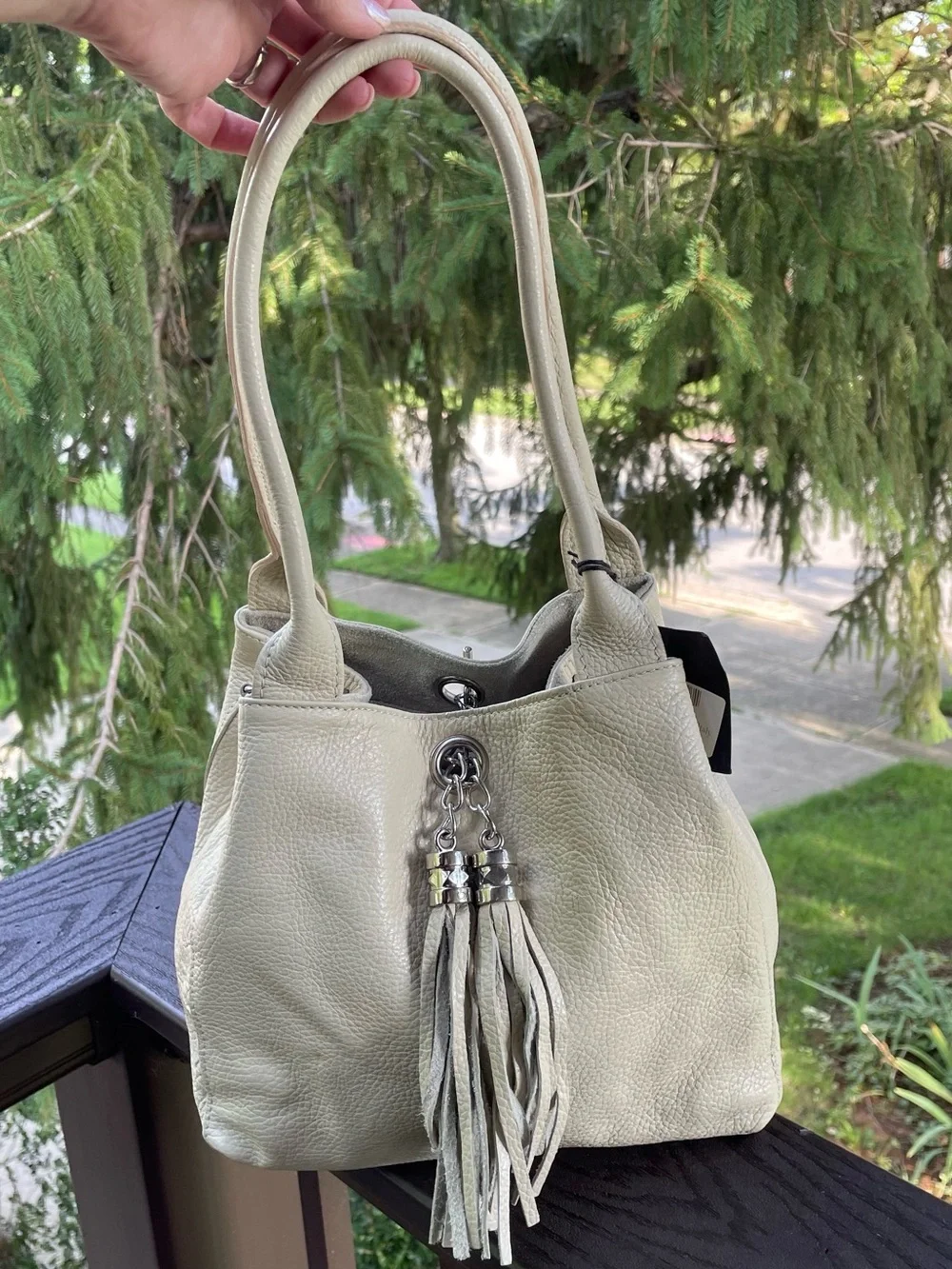 🔥 NWT Cream Pebbled Italian Leather Shoulder Bag Yes Accessories Tassel Hobo